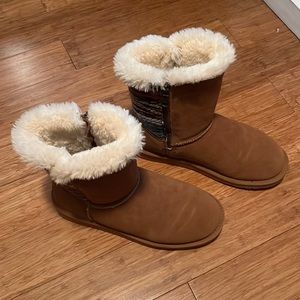 Lamo boots, barely worn, very warm, size 9